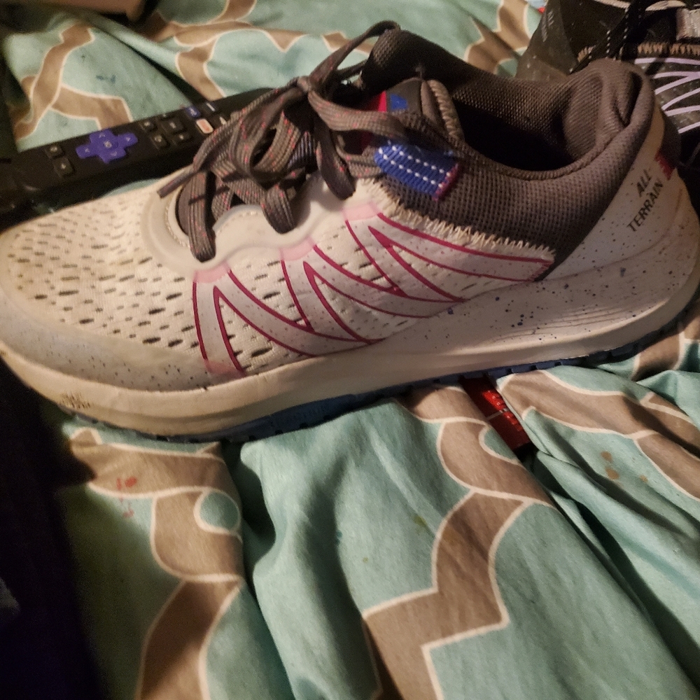 Avia size 8 shoes